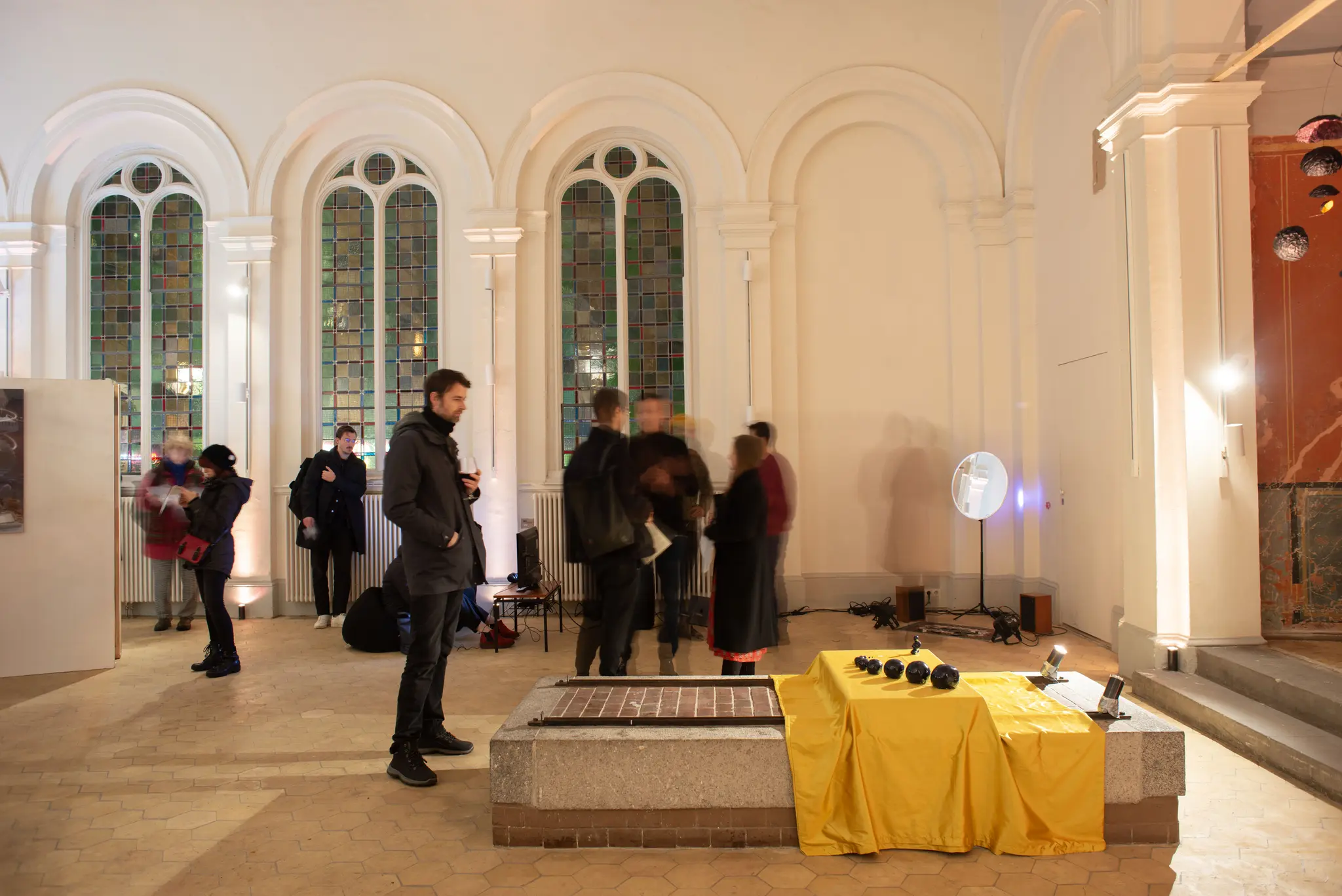 Fremdkoerper VERNISSAGE2